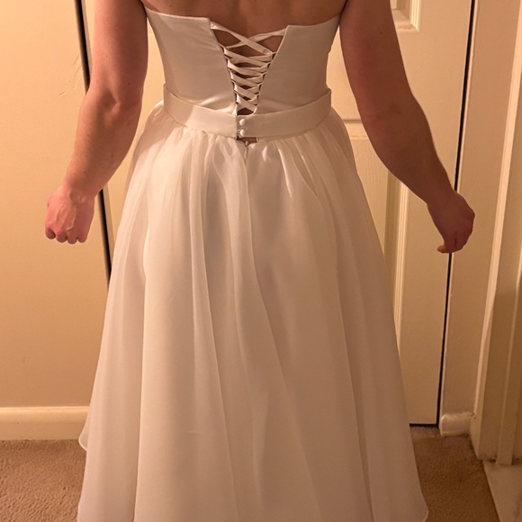 Wedding Dress - Tea-Length by Unona - Picture 4 of 4